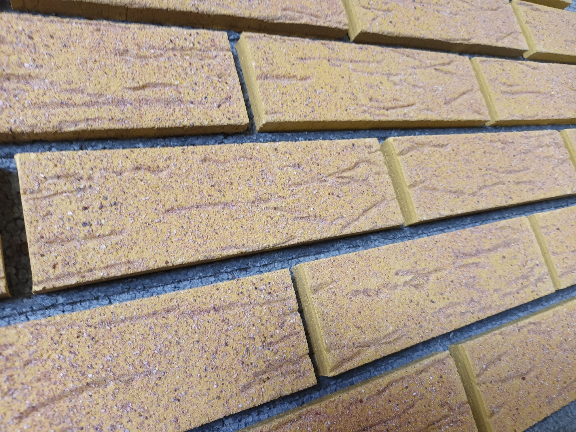 217 Feldhaus Klinker Riemchen Gelb nuanciert tiefgenarbt rot besandet