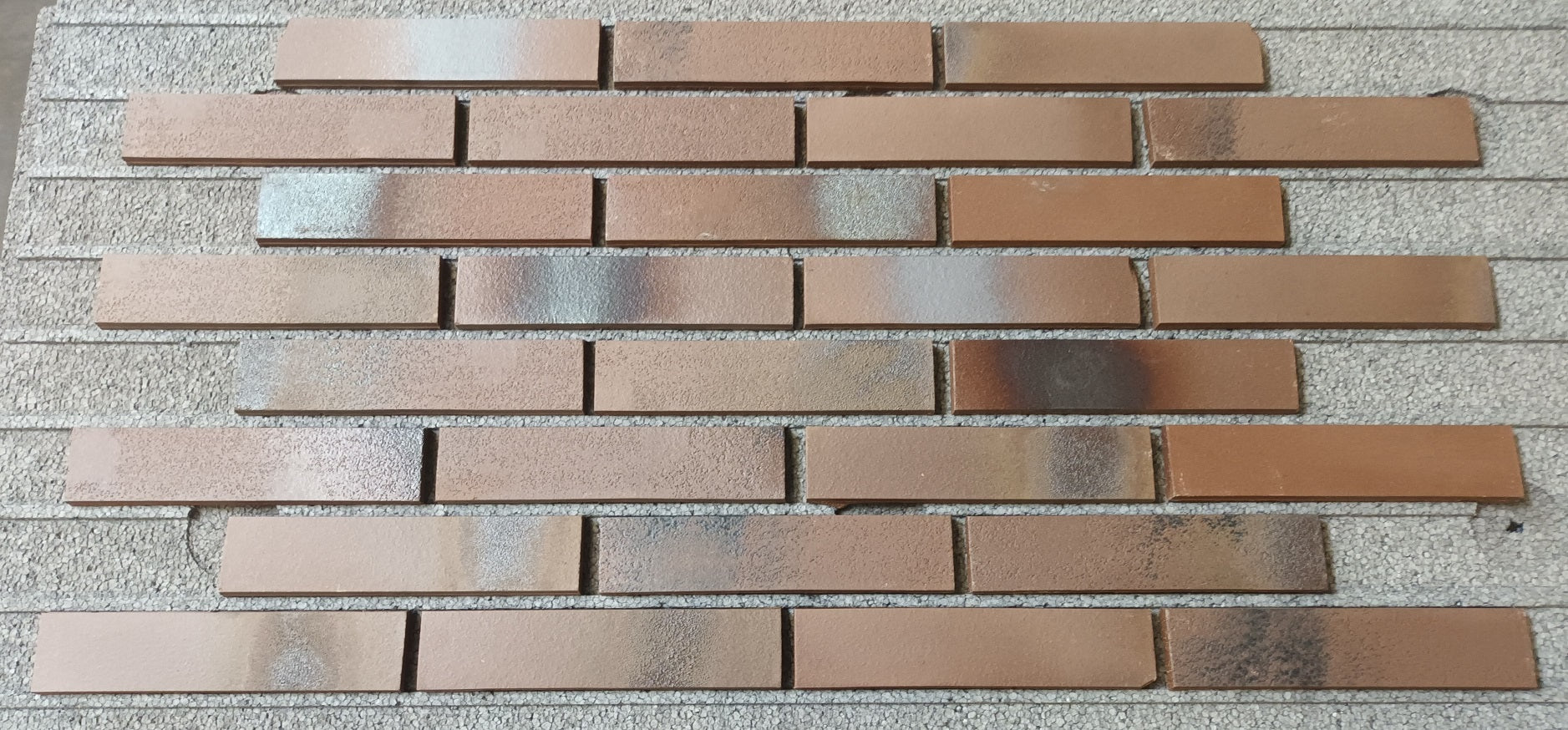 300 Klinker Riemchen Braun Kohle glatt