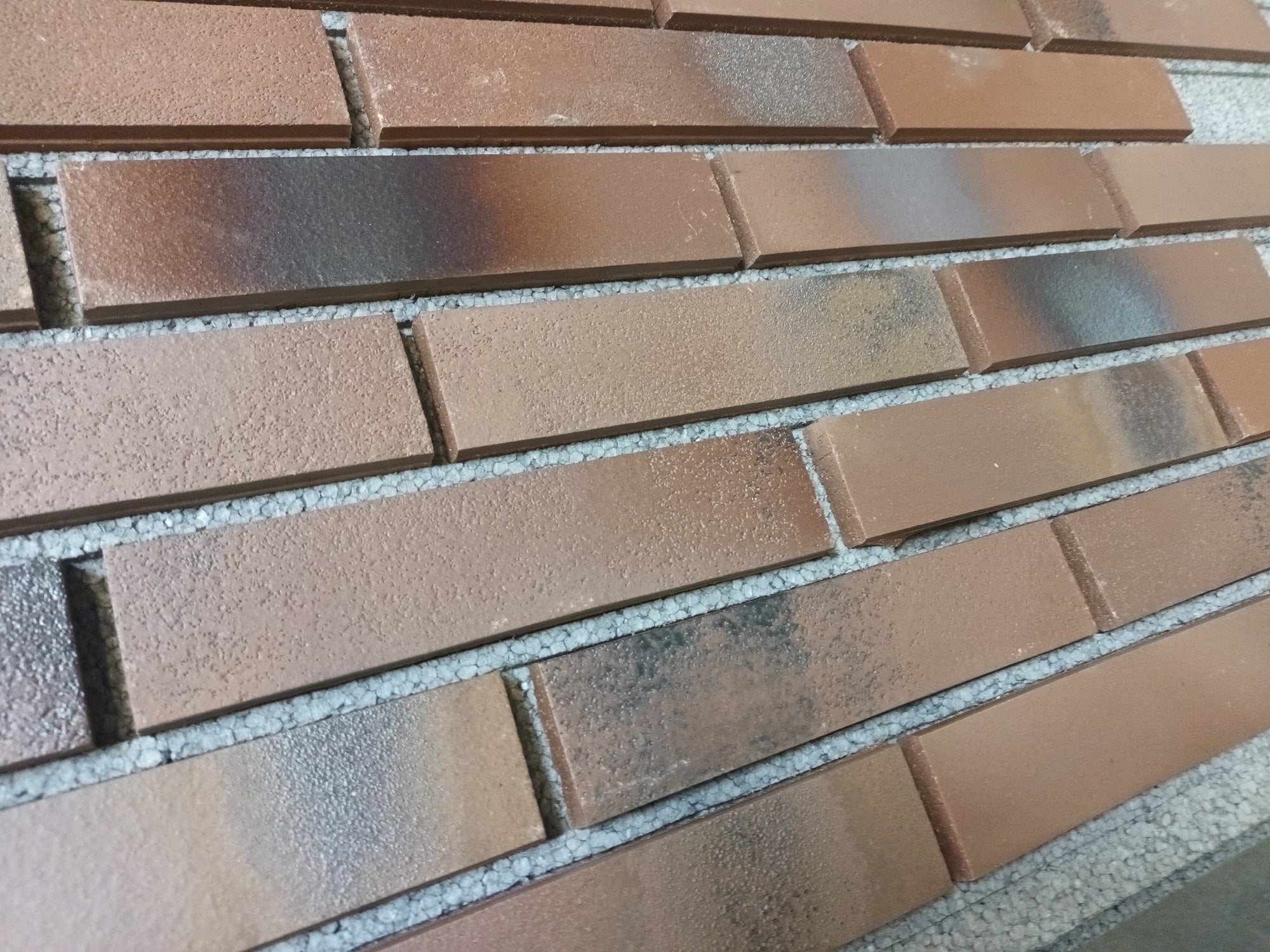 300 Klinker Riemchen Braun Kohle glatt