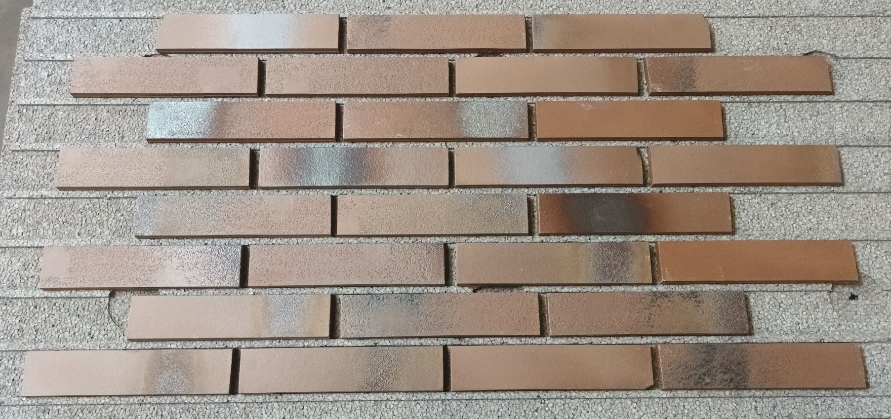 300 Klinker Riemchen Braun Kohle glatt