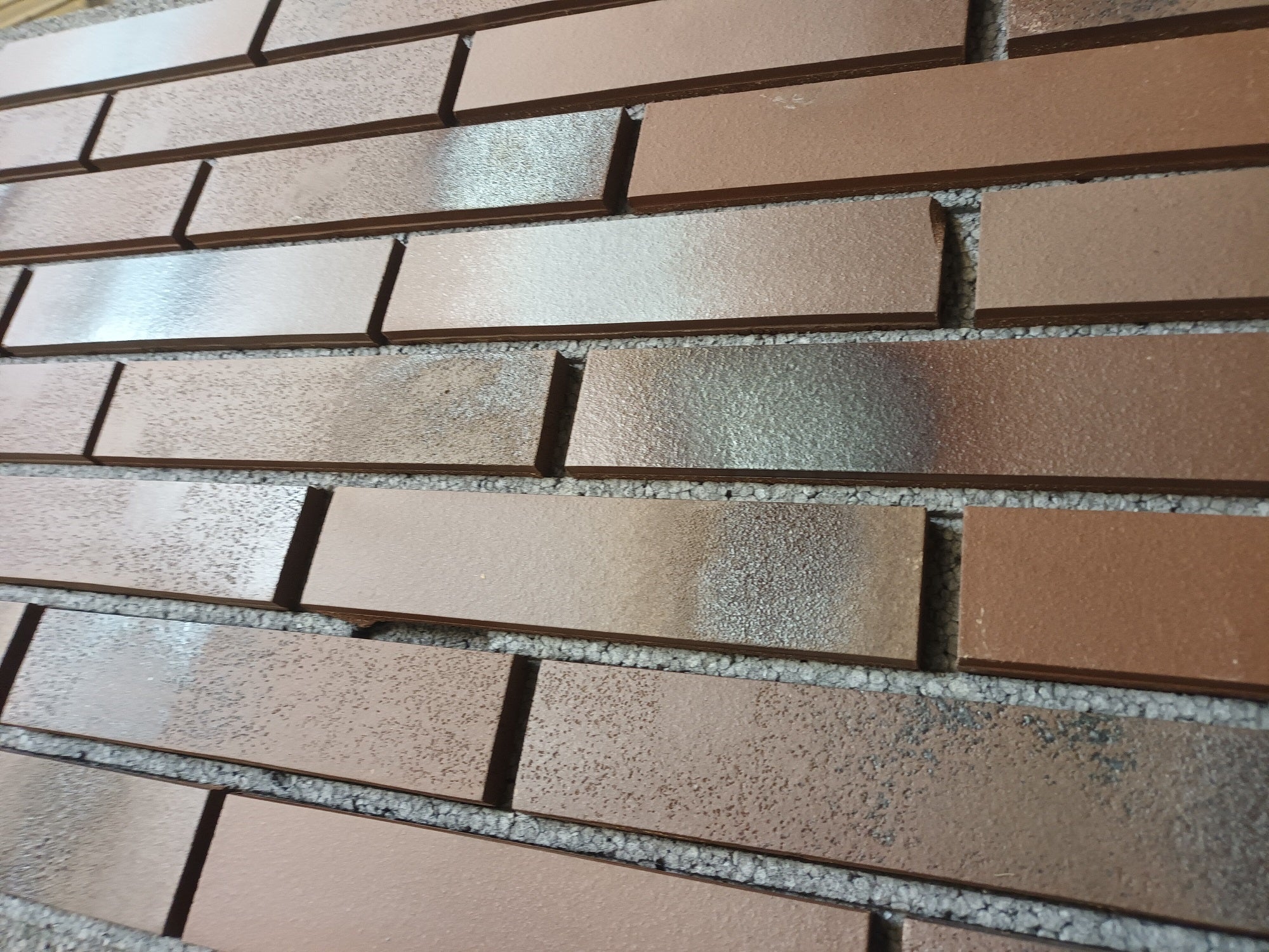 300 Klinker Riemchen Braun Kohle glatt